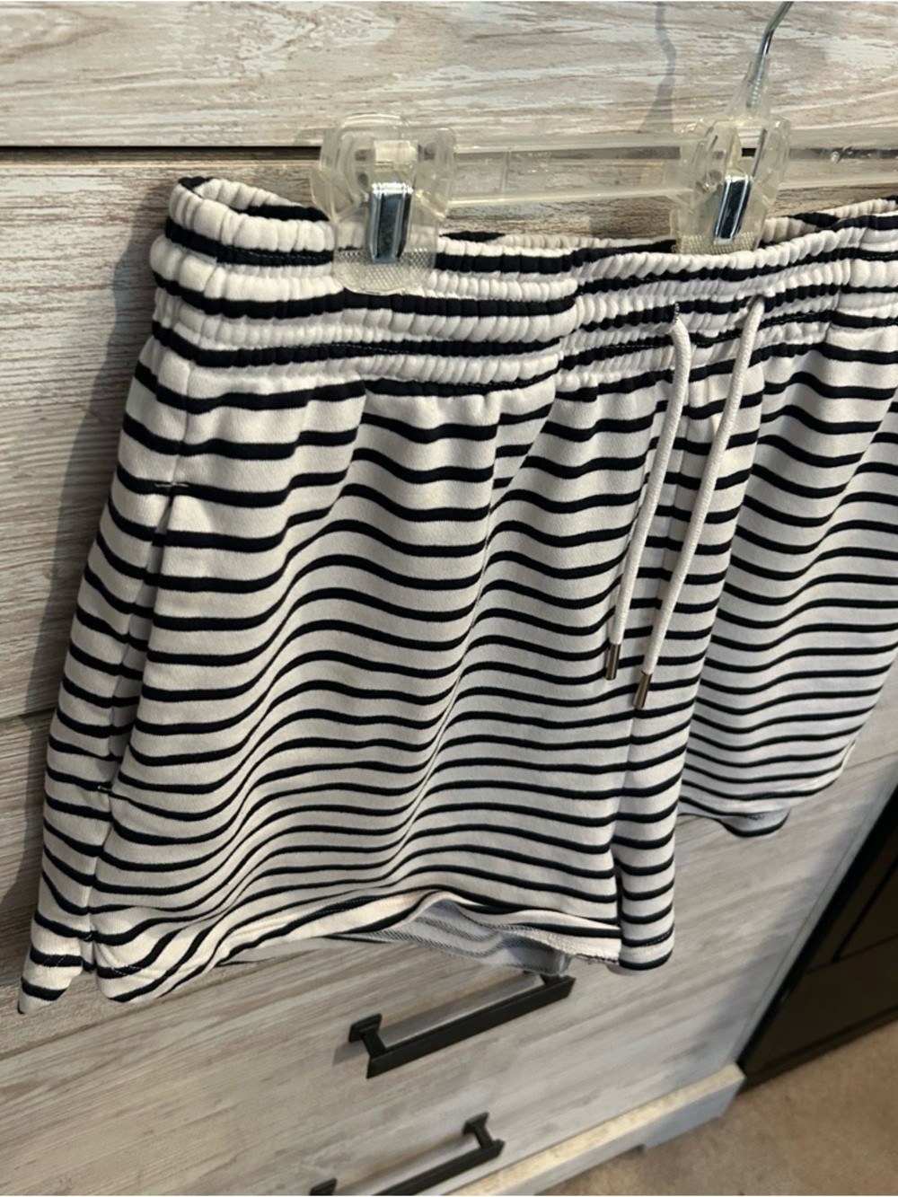 H&M Women's Cream/Striped Sweatshirt shorts - Picture 4 of 6